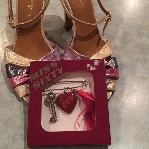 Miss sixty leather sandals with bonus pin. - Picture 2 of 8